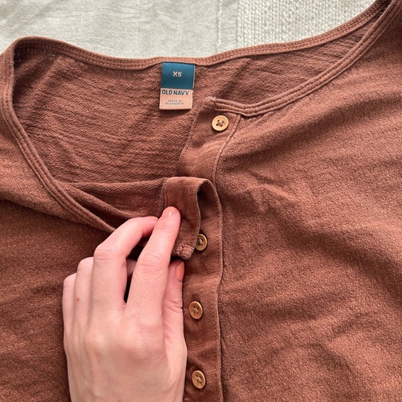 Old navy cropped button t shirt - Picture 4 of 5